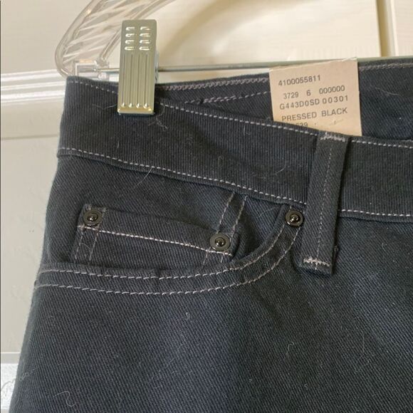 Levi's NWT, Women's Black low bootcut 545 Jeans - Picture 2 of 14